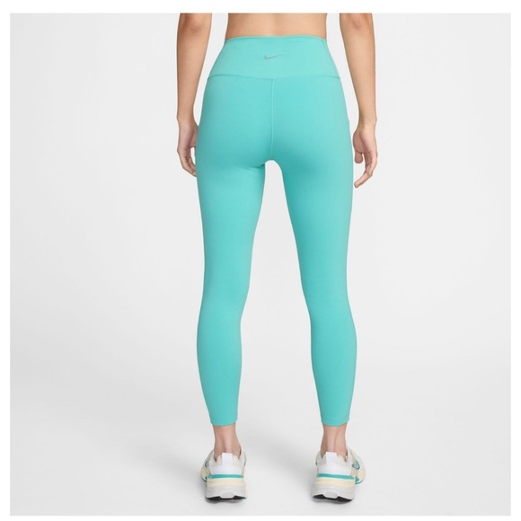 Nike Women's One High-Waisted 7/8
Leggings with Pockets - Picture 3 of 8